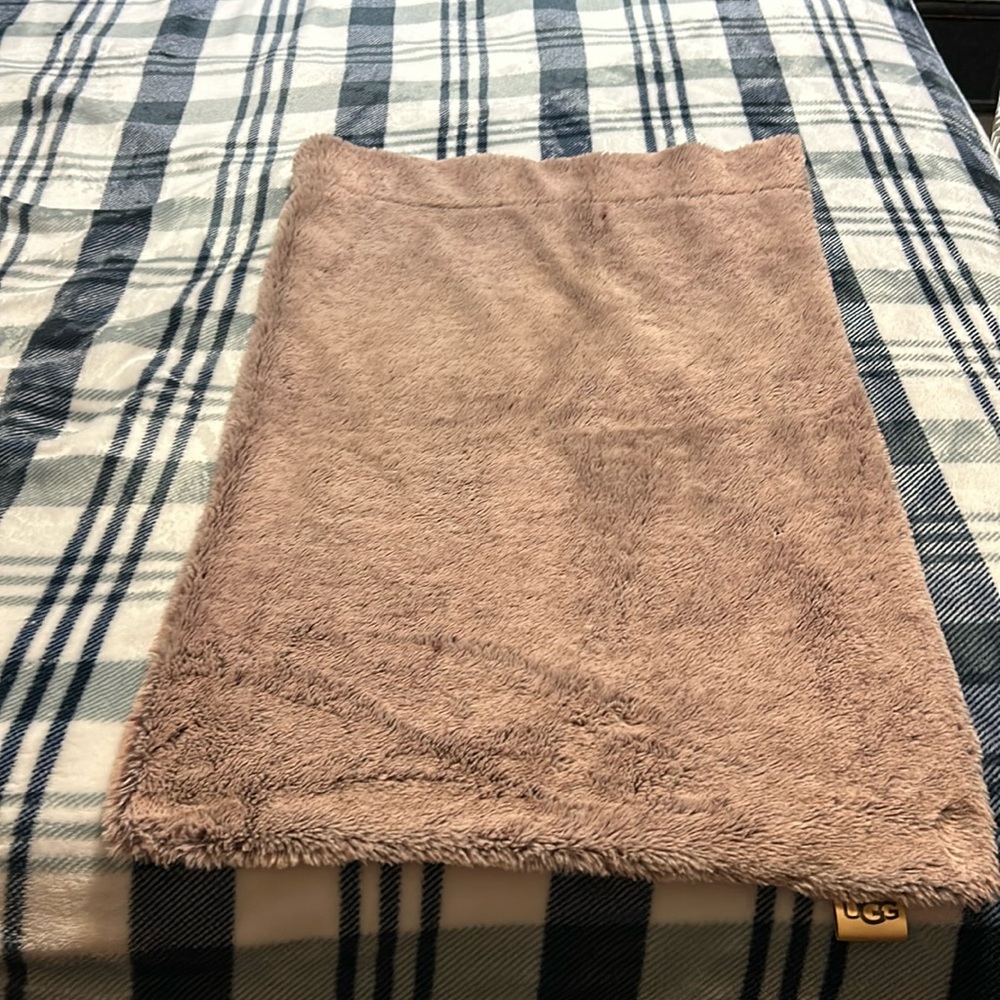 UGG pillow shams (1 pair)